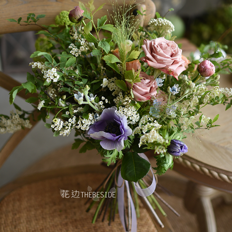 花边THEBESIDE 婚纱照新婚领证拍摄用新娘手捧花森系玫瑰混搭花束