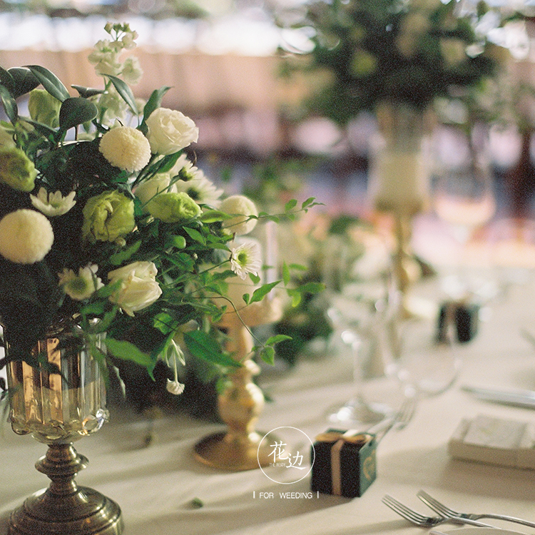 花边 婚礼回门宴现场布置 宴会新人桌花艺装饰 北京高端鲜花速递