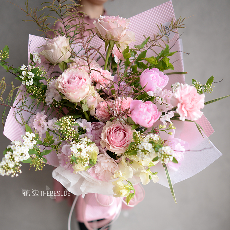 粉色康乃馨花束混搭礼物芍药