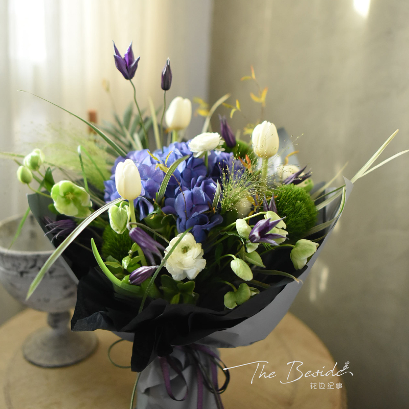 花边纪事 韩式冷色系绣球花束《陌上人如玉》北京同城闪送