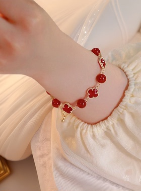 四叶草红玛瑙幸运手链女款显白