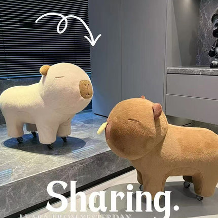 卡皮巴拉滑轮矮凳客厅茶几装饰动物造型静音板凳家用门口换鞋凳子