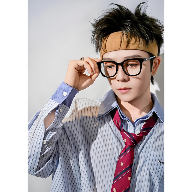 王栎鑫高清超大海报定制墙贴写真相纸挂画无框画泡芙小姐垫底联盟