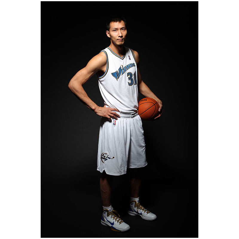 易建联高清海报定做CBA墙贴NBA体育相纸无框画写真篮球挂画相框22