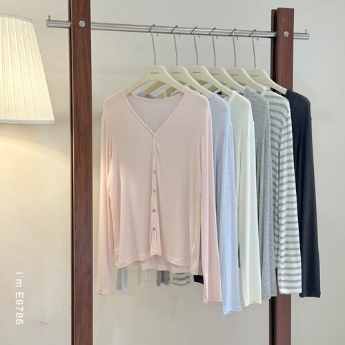 桑蚕丝绵羊毛莫代尔V领开衫女