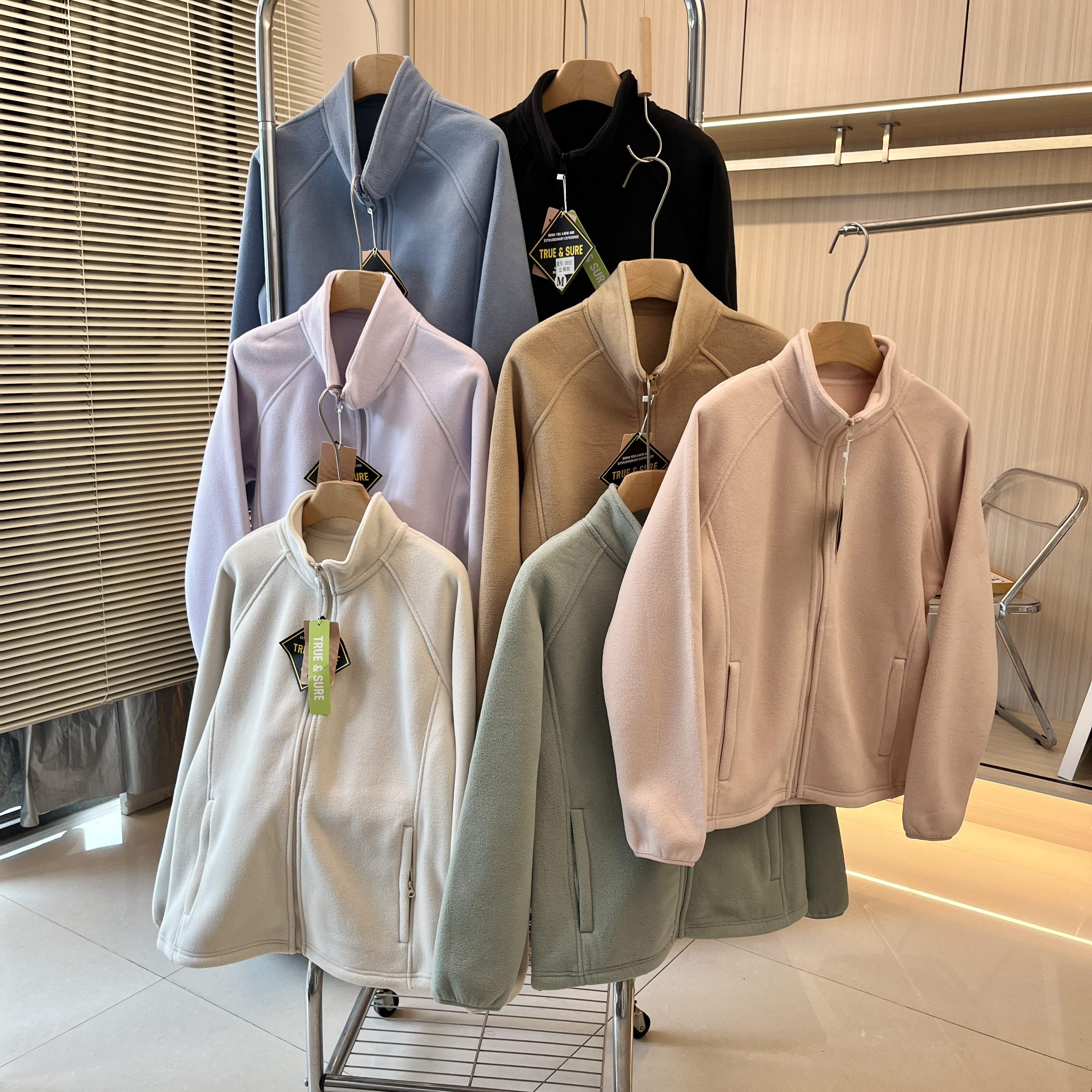 加绒加厚立领防风保暖抓绒外套女