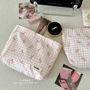 ins粉格子蝴蝶结化妆包大容量便携式外出旅行护肤品收纳包洗漱包