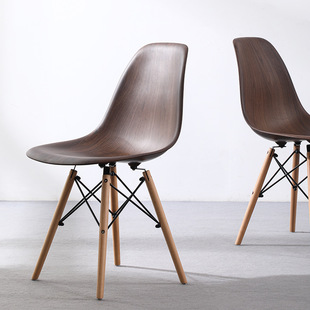 北欧伊姆斯餐椅现代简约凳子家用卧室办公网红椅小户型咖啡椅创意