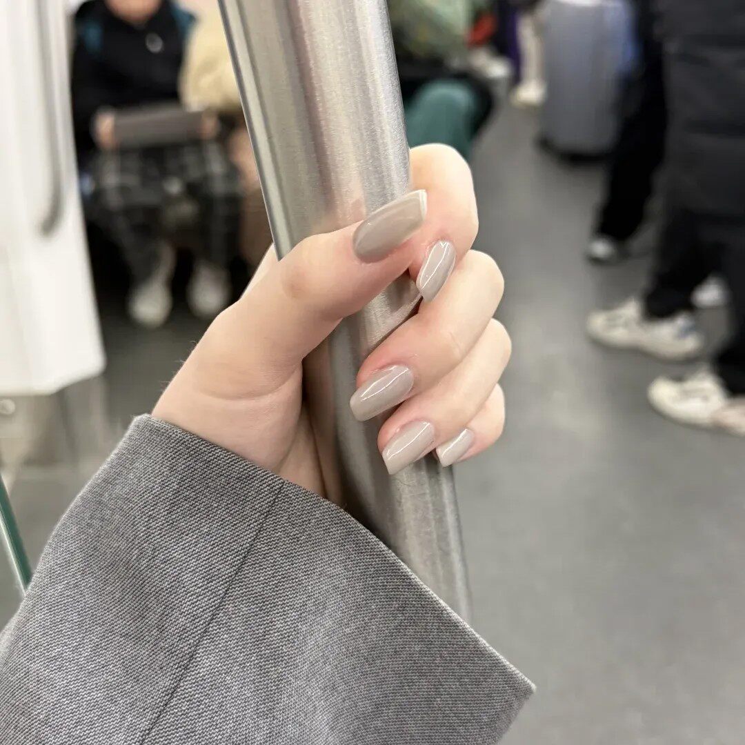 手工穿戴甲高级感纯色气质显白穿戴甲美甲新款简约奶灰成品假指甲
