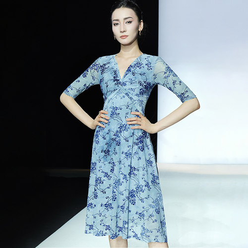半透烧花网纱V领a字印花连衣裙女