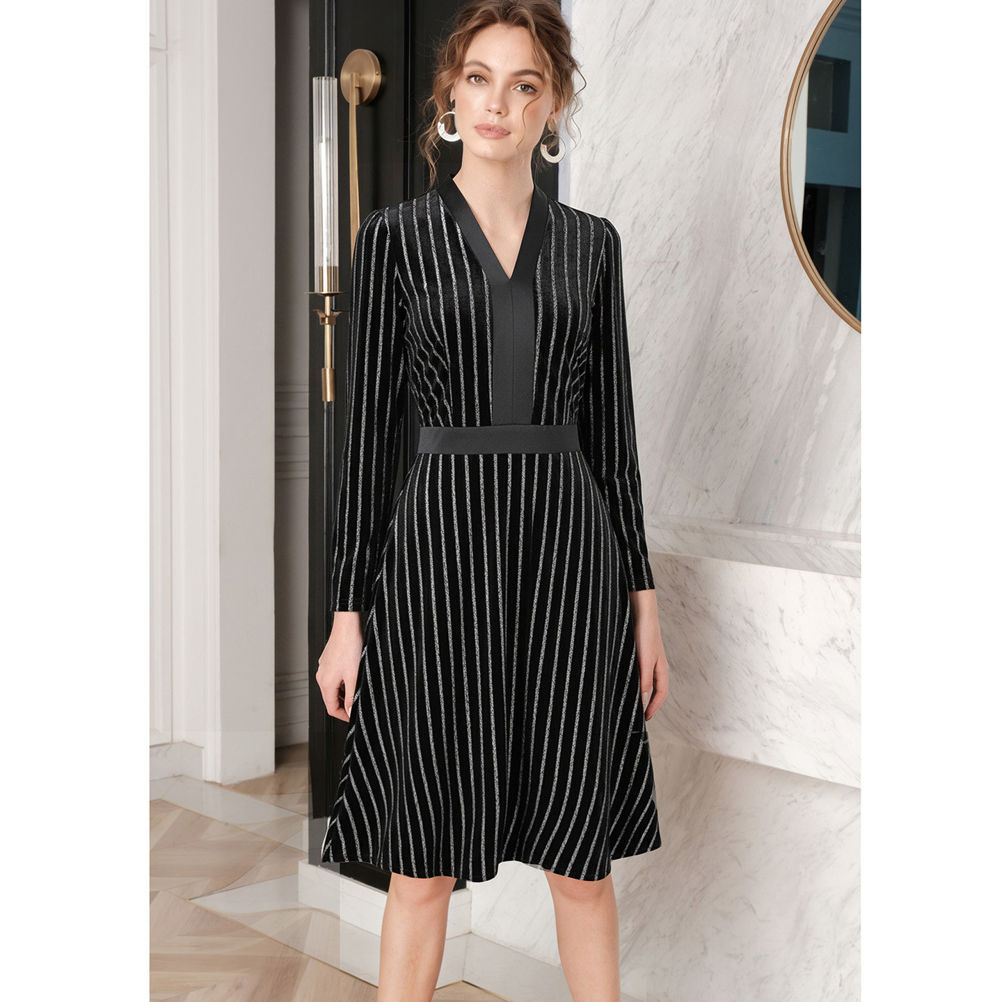 2025秋季绝色银条纹金丝绒法式茶歇裙V领长袖A字摆收腰女装连衣裙,女装/女士精品,连衣裙,淘宝优惠券,粉丝福利购,淘宝优惠卷