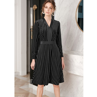 2025秋季绝色银条纹金丝绒法式茶歇裙V领长袖A字摆收腰女装连衣裙