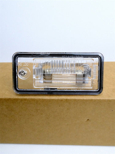 A6LC6A4LB7后牌照灯