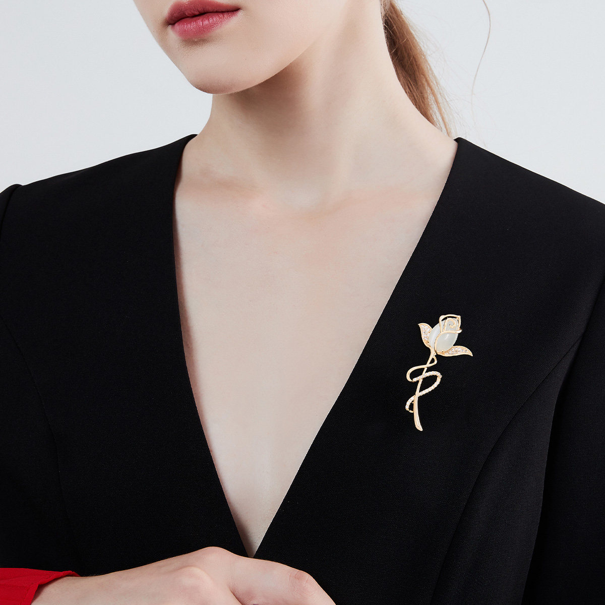 优雅金色玫瑰花朵胸花胸针女款高级感轻奢西装小众气质别针配饰