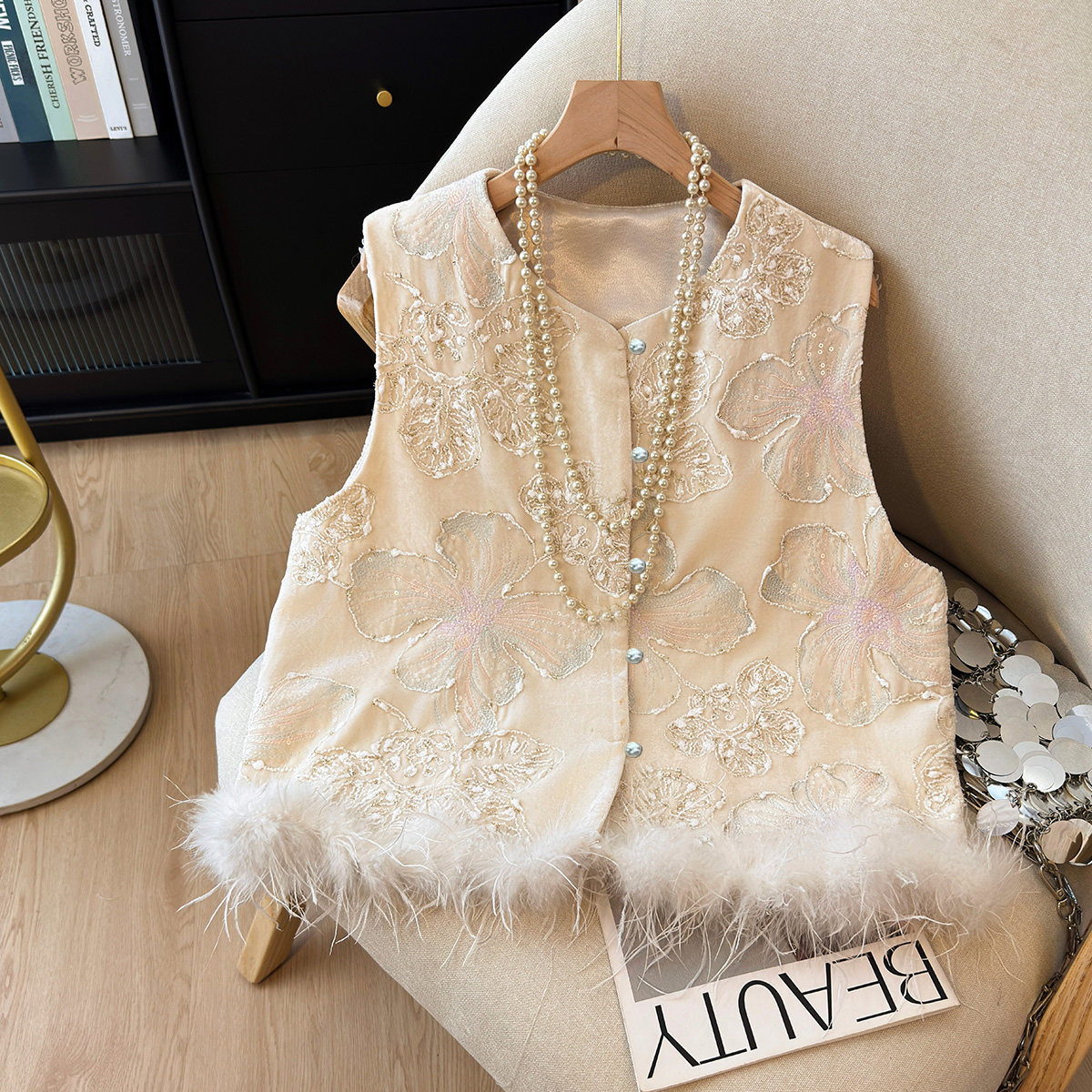 新中式国风马甲高级感鸵鸟毛坎肩秋季无袖重工刺绣马夹背心女外搭