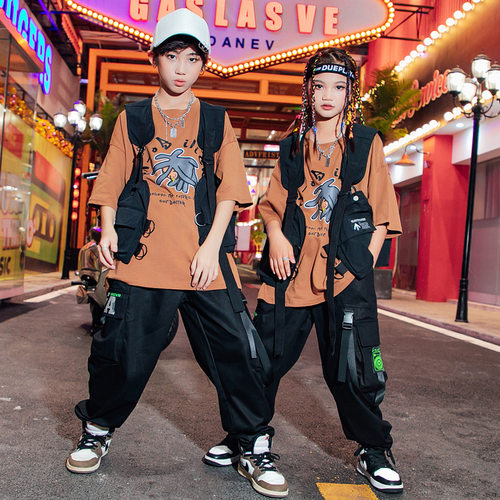 街舞儿童潮服男童hiphop架子鼓定制炸街套装女童爵士舞模特走秀潮