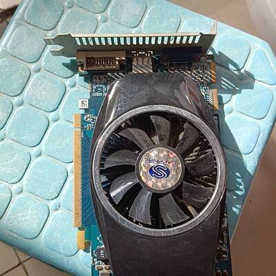 议价蓝宝石显卡HD6750，2G黄金版。成色如适用