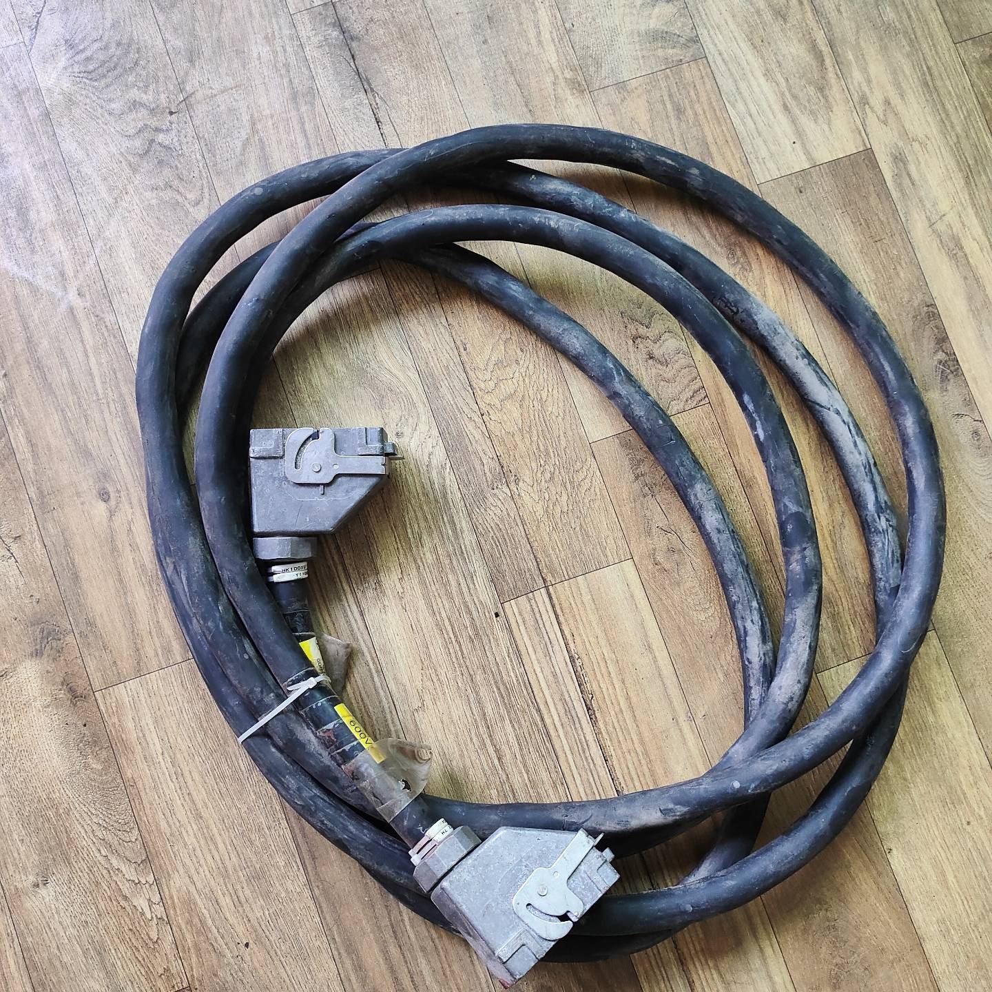 议价那智机器人控制电源线CNR2,7米，一条适用