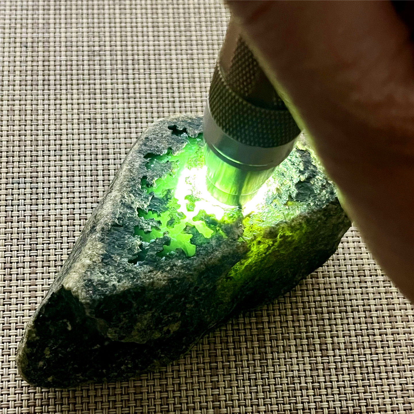 翡翠原石玉石毛料南奇敞口开窗料肉质细腻种水通透化冰有底色表现