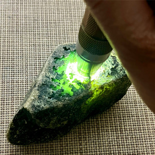 翡翠原石玉石毛料南奇敞口开窗料肉质细腻种水通透化冰有底色表现