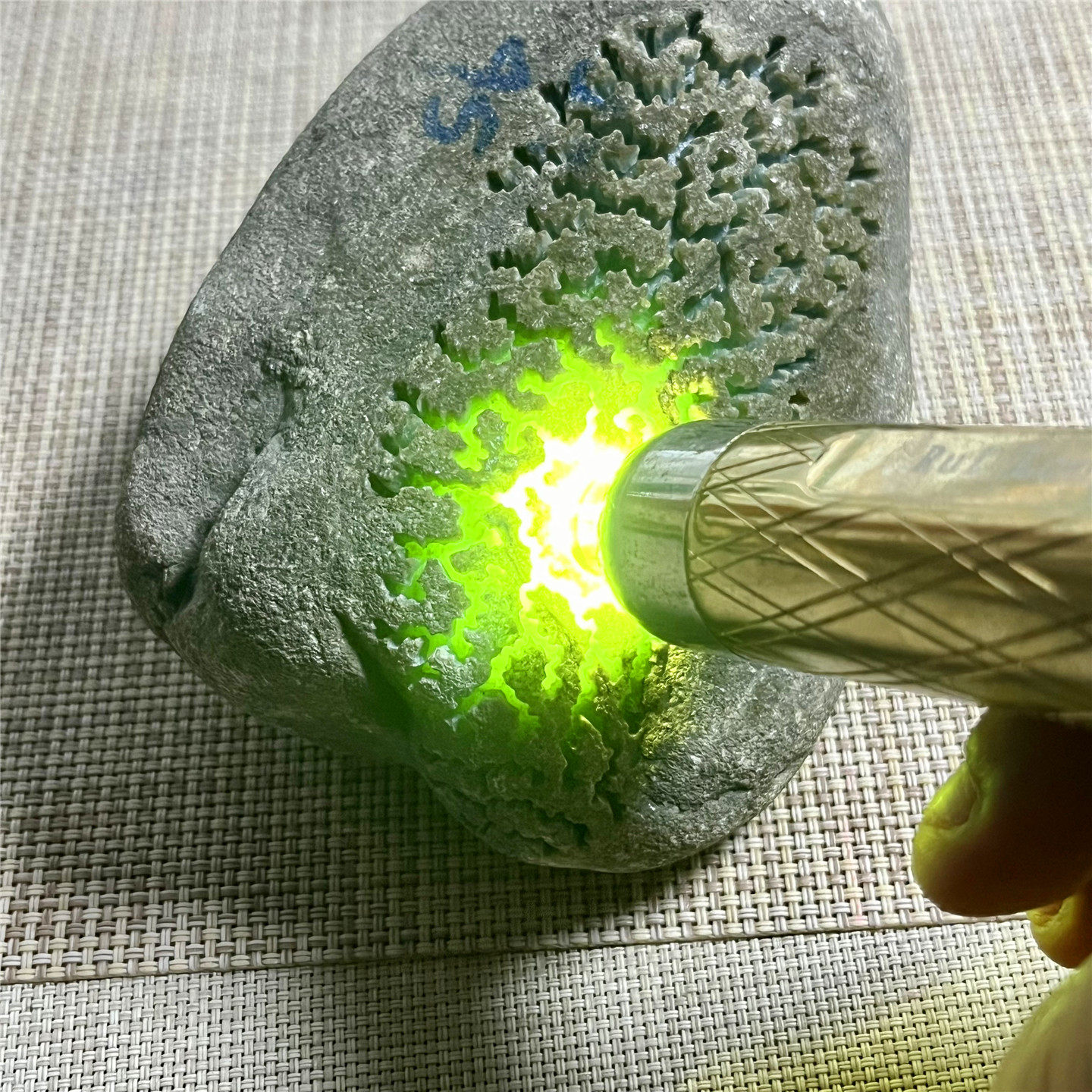 翡翠原石玉石毛料后江敞口开窗料肉质细腻种水化开底色表现手镯料