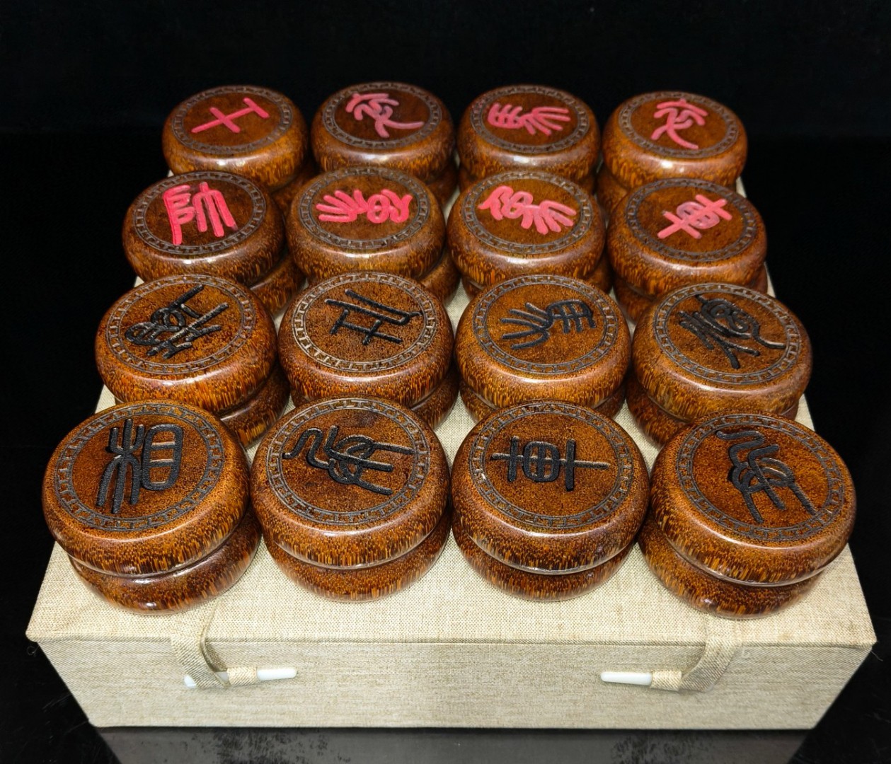 古玩收藏老牦牛角雕刻中国象棋实心老牛角国际休闲益智送礼送长辈