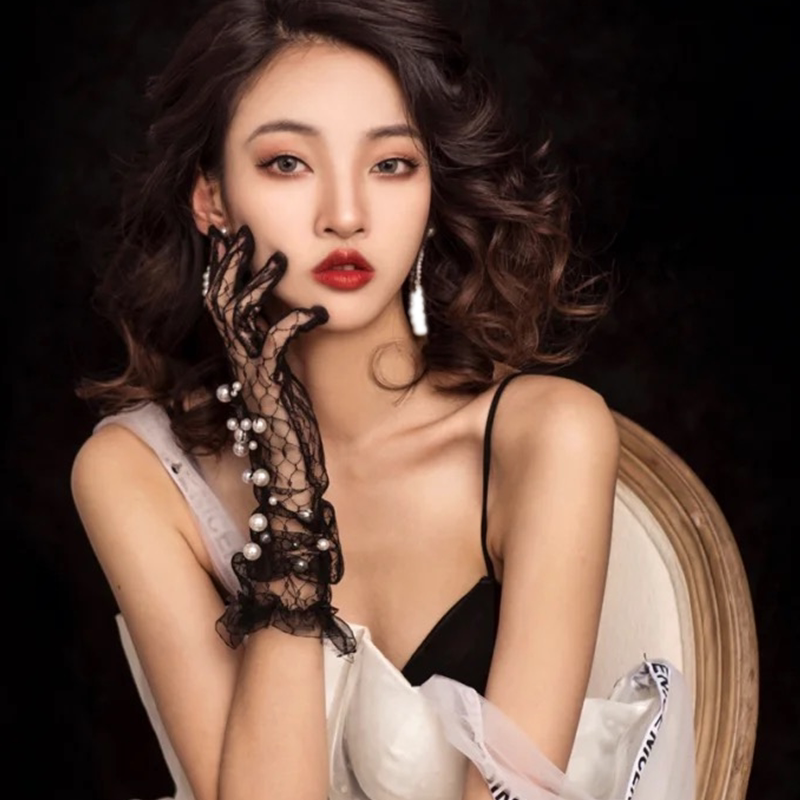 黑色时尚风网格影楼写真纱手套