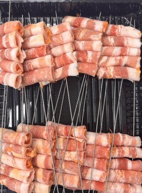 五花肉卷酸菜串猪肉卷腌菜10串烧烤油炸夜市小吃半成品商用批发串