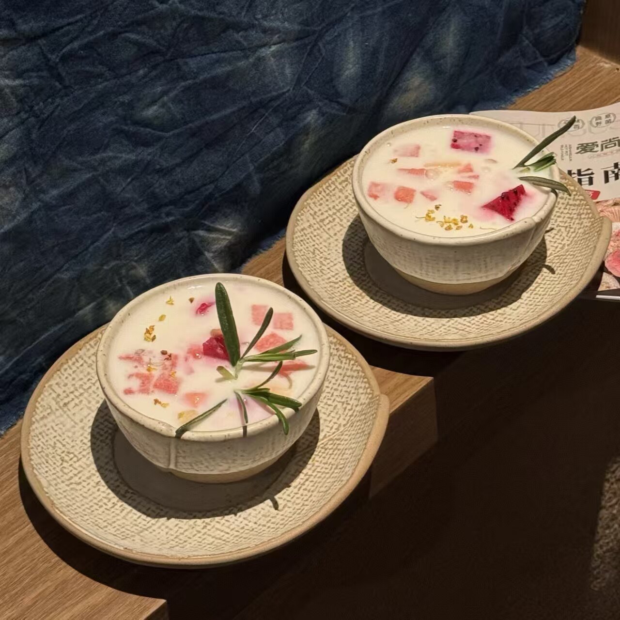 山野风火锅店酸奶甜品碗冰粉餐具图片