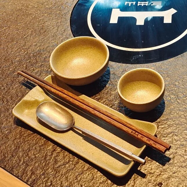 山野风三出山火锅店同款摆台油碟碗酒店特色套装盘陶瓷摆台四件套