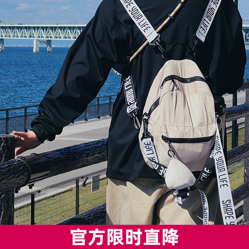 趁早轻便休闲斜挎双肩包多功能多口袋收纳户外防泼溅耐磨旅行小包图片