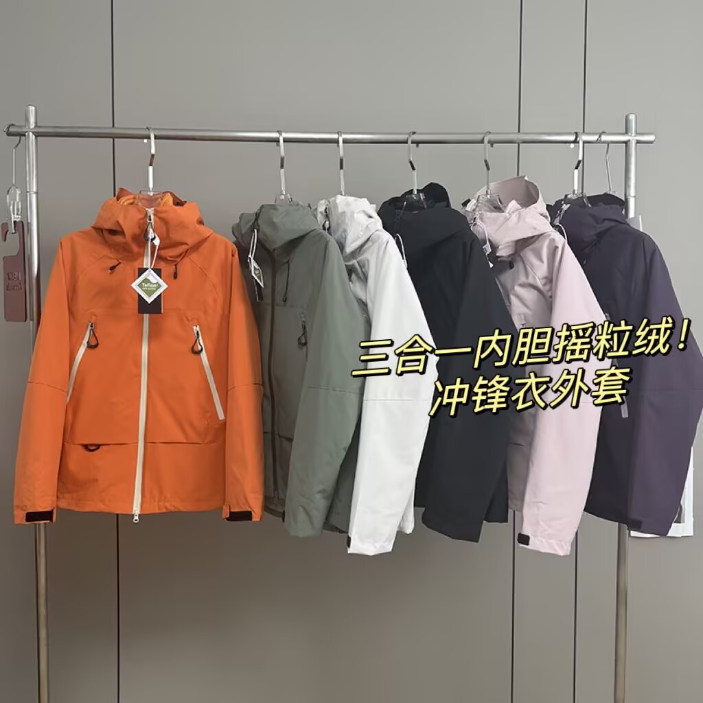 内胆摇粒绒户外连帽冲锋衣夹克
