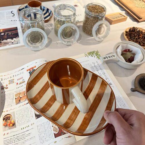 北欧手绘蓝咖条纹陶瓷儿童餐盘马克杯套装 丹麦原版工艺MiluSnack