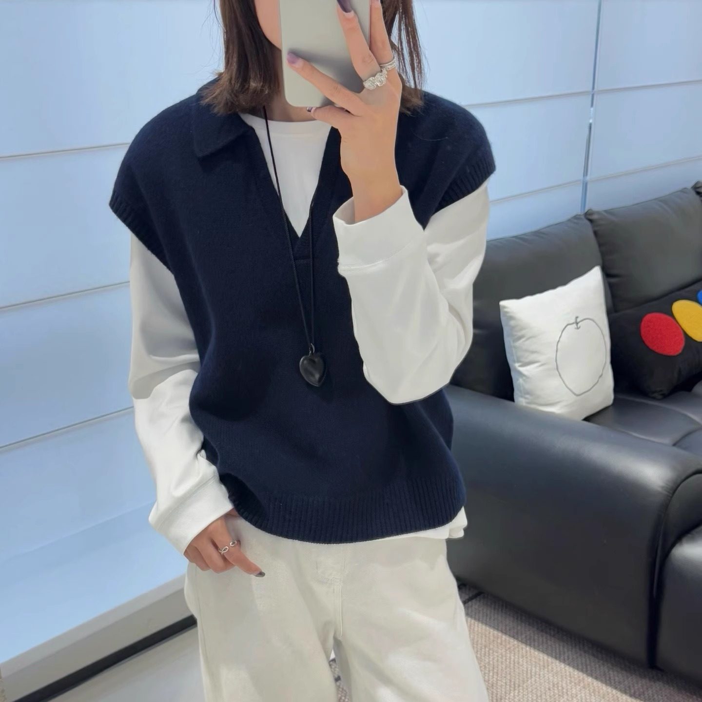 秋冬叠搭少不了它！翻领小V字落肩全羊毛女针织马甲背心 | 圣欧尼