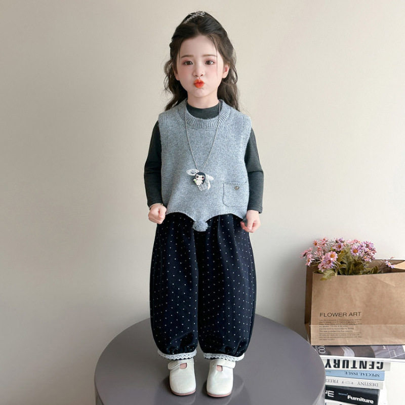 女小童套装春秋款2026新款洋气宝宝毛衣马甲秋装儿童束脚裤三件套