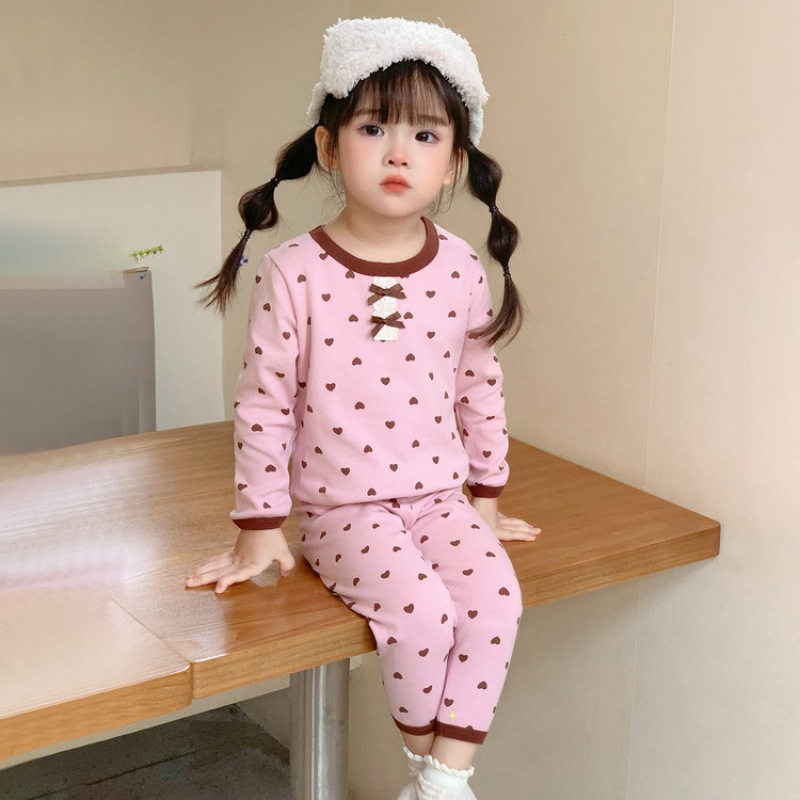 儿童春秋款2026新款圆领卡通睡衣女童棉布宝宝春季居服两件套。