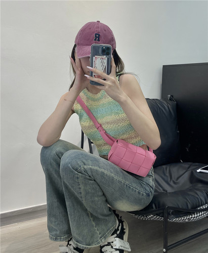 洋气少女粉甜酷小方块编织包
