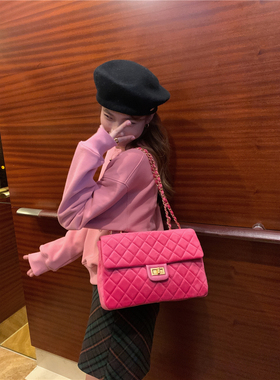 甜酷玫红色天鹅绒中古小香风拼接真皮大容量菱格链条包单肩斜挎包