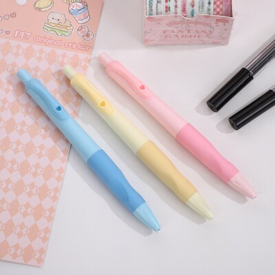 海豚正姿按动铅笔小学生