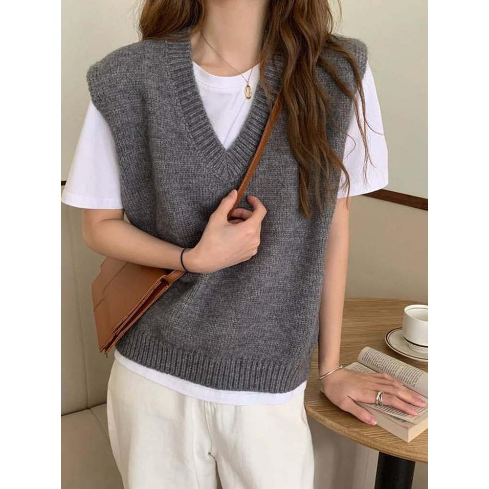2025秋冬新款100%纯羊毛马甲女V领无袖针织背心纯色叠穿打底毛衣