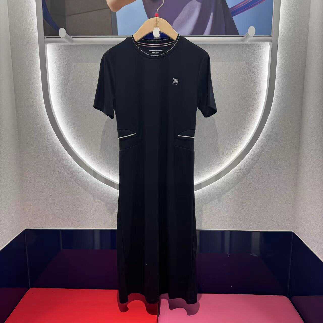 运动休闲圆领FILA针织连衣裙