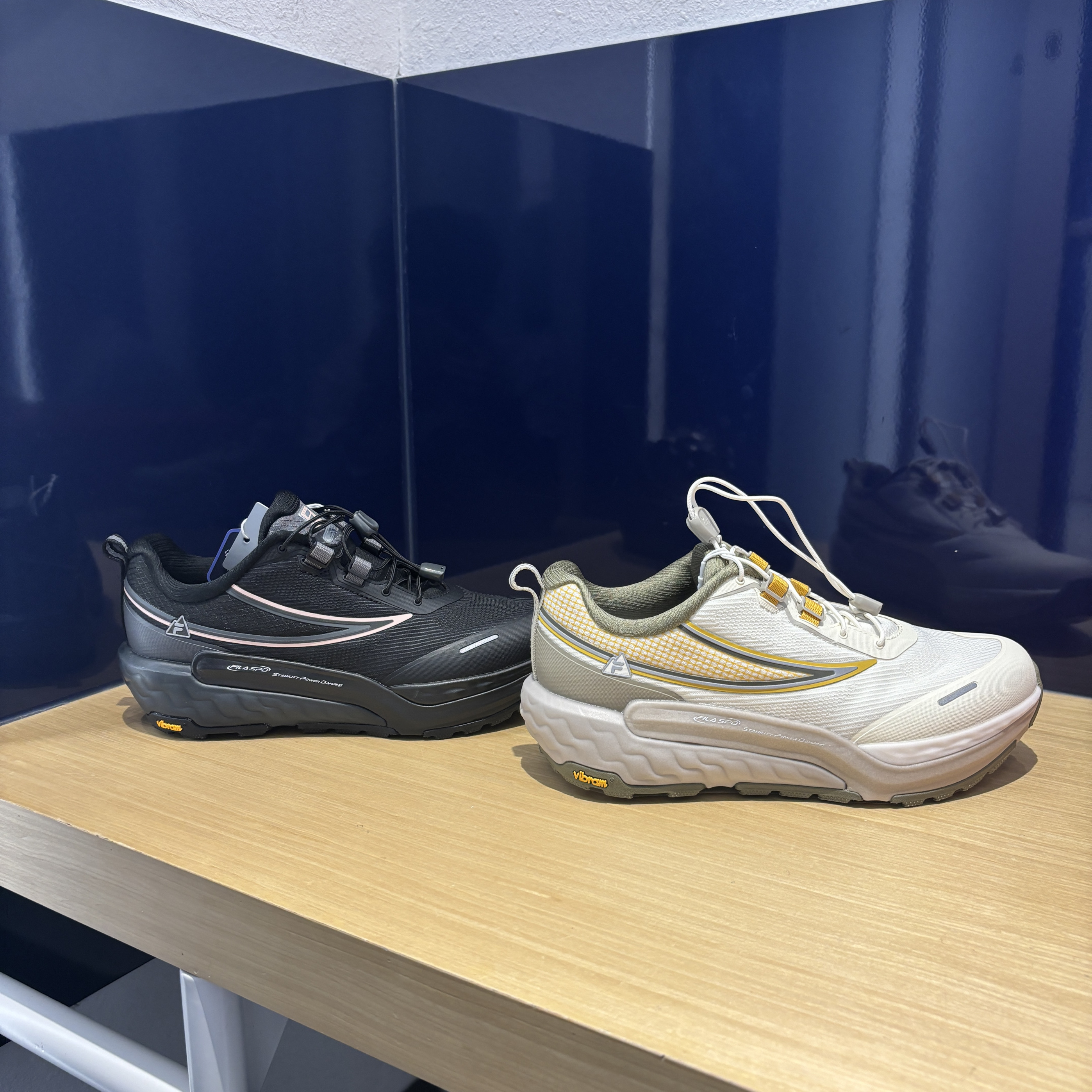 2024年冬新款男女鞋FILA