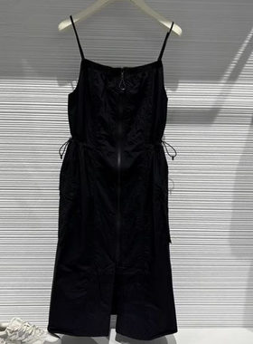 FILA斐乐2025年夏新款女装时尚休闲运动吊带梭织连衣裙F11W529304