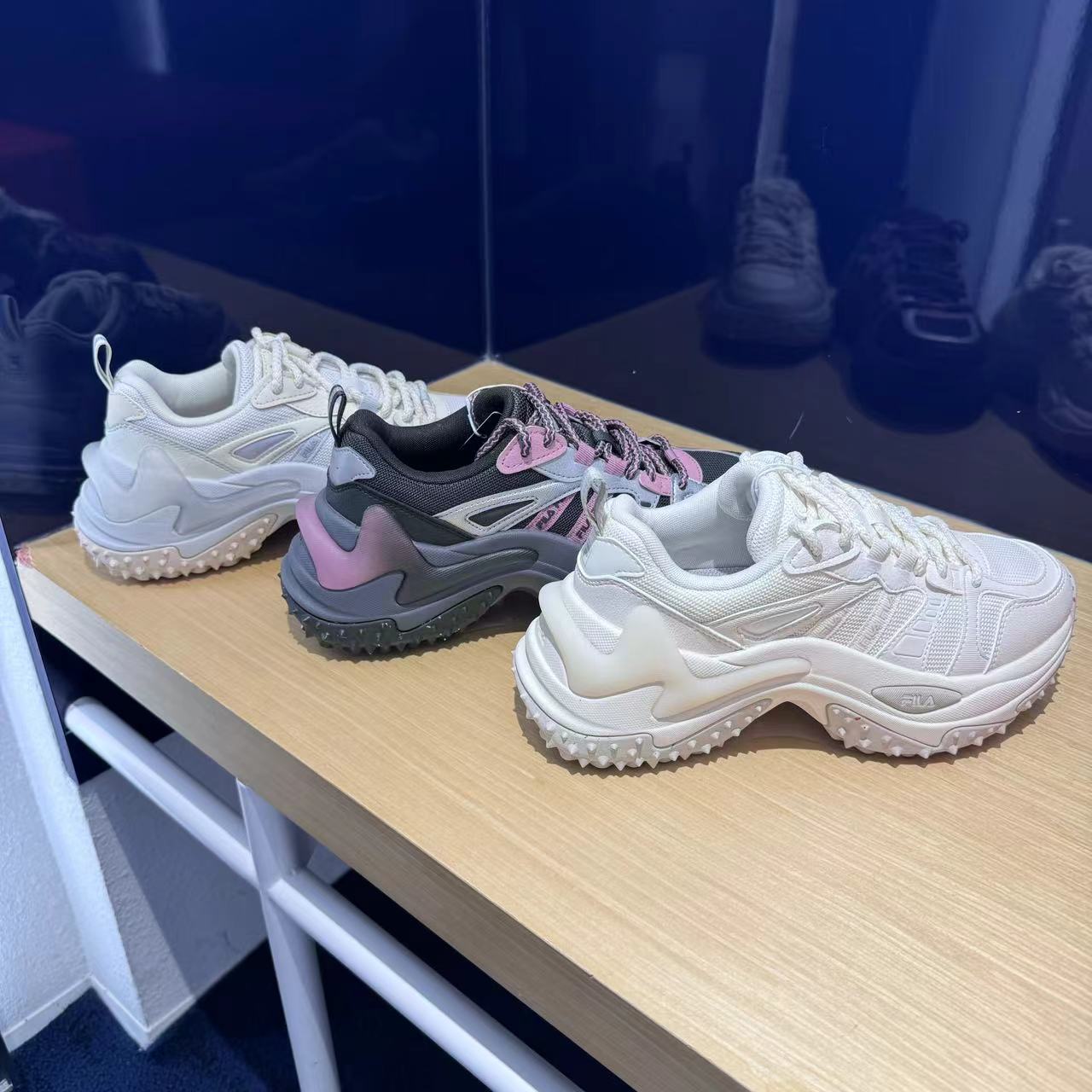 休闲厚底鞋FILA运动增高