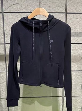 FILA斐乐潮牌2026年春季新款女子运动休闲修身针织外套T11W613501