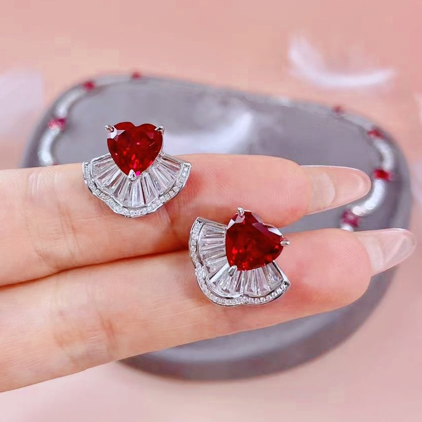 法式轻奢高级感耳环气质爱心裙摆扇形耳钉女锆石s925银针小众耳饰