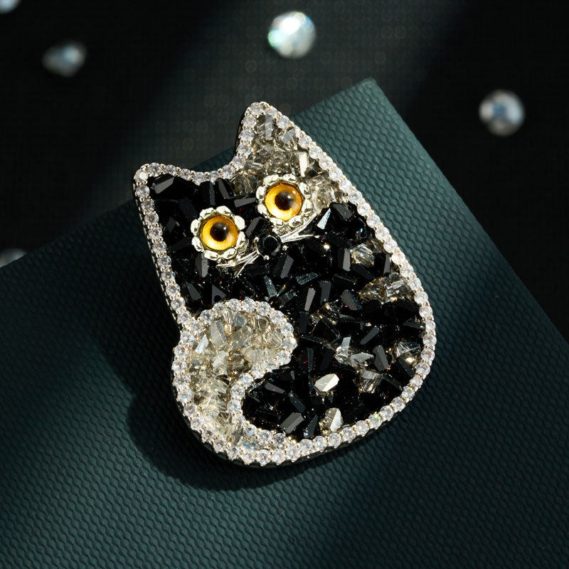 法式轻奢时尚精致可爱双色水晶黑色猫咪胸针百搭宠物动物个性别针