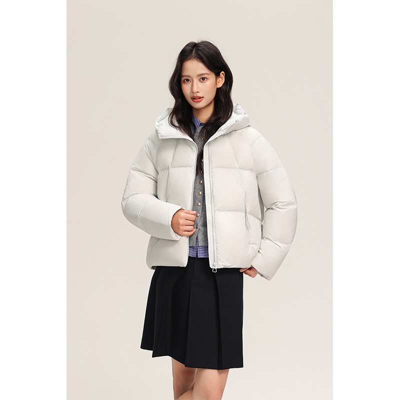 2025冬季新款百搭时尚款蓝色女士宽松休闲连帽短款保暖羽绒服外套