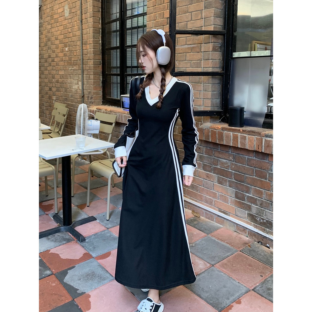 春秋季收腰显瘦大码胖mm200斤V领连衣裙子黑色长款过膝长裙女
