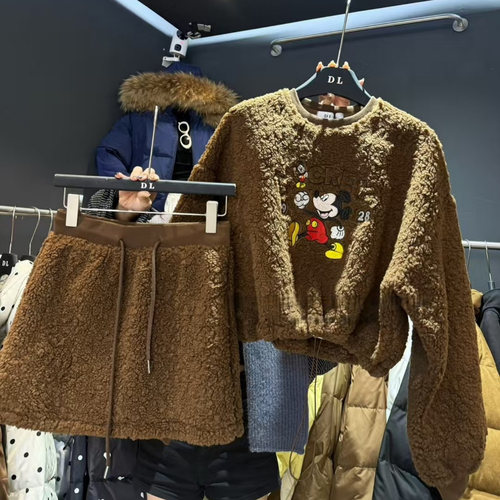 羊羔毛卡通图案卫衣半身裙套装女